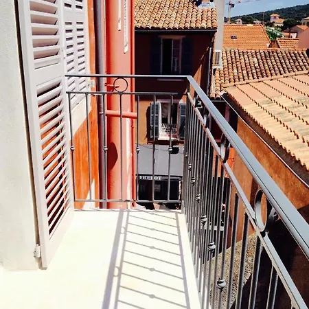 Un Balcon Dans Les Rues Pietonnes Lägenhet *